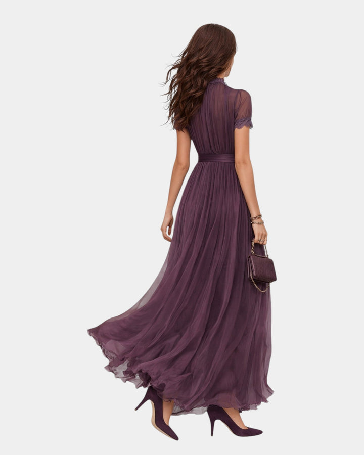 Tiphaine | Robe avec décolleté et finitions en dentelle de chiffon