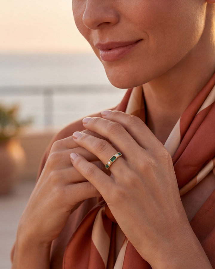 Pascale | Bague vec des pierres vertes