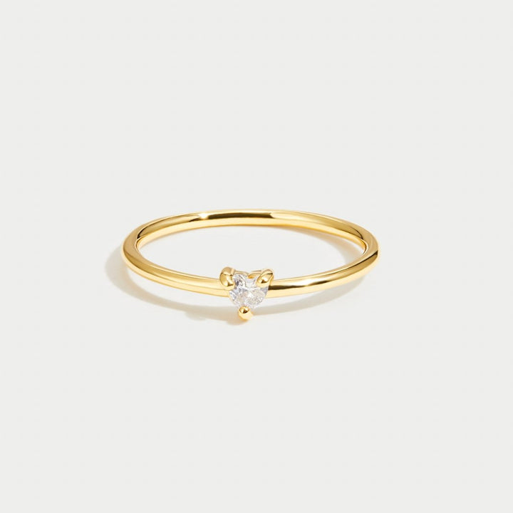 Leonie | Une simple bague en or avec une surface lisse