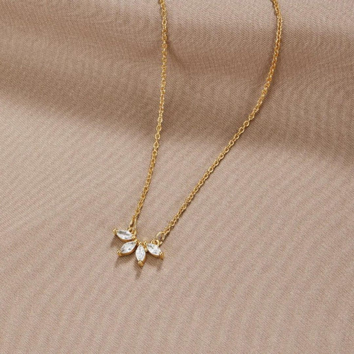 Lucie | Collier en Cristal Étincelant Feuille